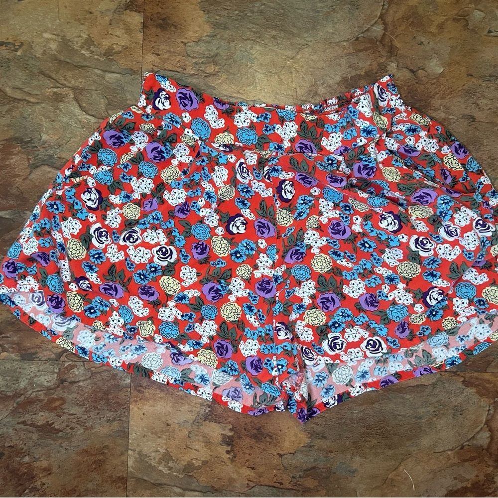 Forever 21 Red Floral Shorts Vintage 2000s Size S